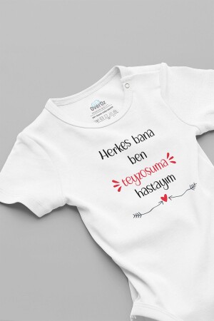 100 % Bio-Baumwolle. „Jeder zu mir, zu meiner Tante, ich bin krank“, Baby-Body, Baby-Body mit Druckknöpfen, 5683 - Overoz