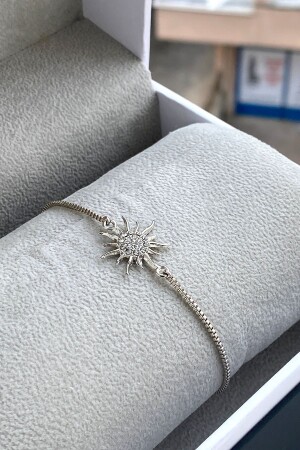 Ayarlanabilir Gümüş Renk Güneş Detay Zirkon Taşlı Kadın Bileklik - Lowen Aksesuar