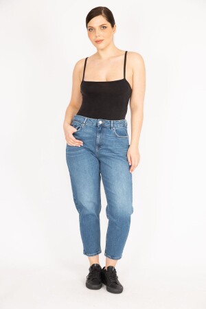 Blaue Damenjeans in Übergröße mit verwaschenem Effekt und hohem Bund 65n36220 - Şans