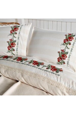 Buldan Işi Otantik Kanaviçeli Gipürlü Kırmızı Nakışlı Çarşaflı Çift Kişilik Kutlu Pike Takımı - Durul