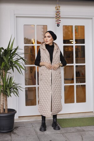 Damen-Weste mit Kapuze, Schlitz und detaillierter Füllung, lang GRJŞY-001 - MODA GREJ