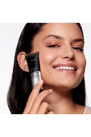 Die One Make-Up Pro On Screen Finish 12-Stunden-Permanent-Make-up-Basis - Oriflame