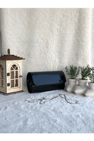 Efnan Store Abendkleid aus schwarzem Lackleder - Efnanstore