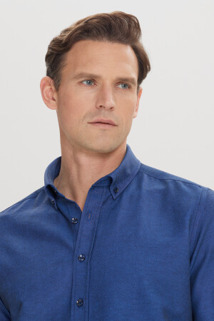 Erkek Koyu Lacivert Düğmeli Yaka Kolay Ütülenebilir Pamuklu Slim Fit Dar Kesim Oxford Gömlek 4A2021100103 - 5