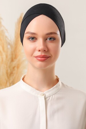 Gebundene nahtlose Kreuzhaube in Schwarz - Melodi Scarf