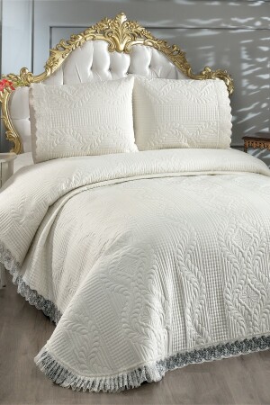 Gesteppte Ultraschall-Doppelbettdecke Limena aus Spitze in Creme - Çeyiz Diyarı