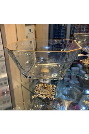 Große Schüssel mit Metallbeinen und goldenen Details – Präsentation – Service – Salatschüssel - Paşabahçe