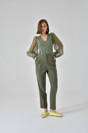 Haki Pileli Havuç Kesim Kemer Detaylı Pantolon - Saade