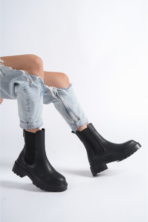 Hautschwarze, elastische, kurze Damenstiefel mit dicker Sohle - Nexanook