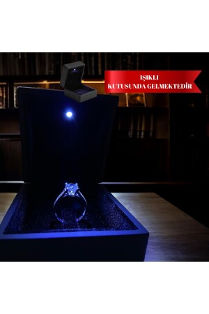 Işikli Kutuda Gümüş Rodyumlu Zi?rkon Taşli Pirlanta Montörlü Tektaş Yüzük - Zey Gümüş