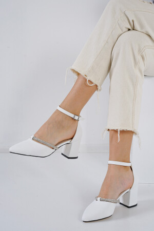 Kadın Beyaz Saten Kumaş Taşlı Karnı Yarık Bilekten Bantlı Kısa Topuklu Ayakkabı 6cm MMERT27 - 2