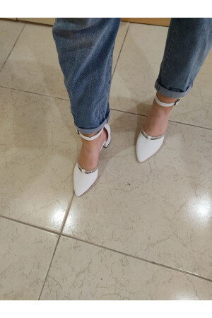 Kadın Beyaz Saten Kumaş Taşlı Karnı Yarık Bilekten Bantlı Kısa Topuklu Ayakkabı 6cm MMERT27 - 3