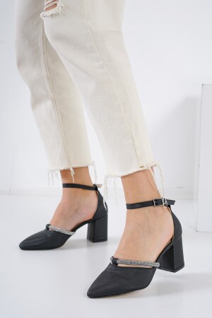 Kadın Siyah Saten Kumaş Taşlı Karnı Yarık Bilekten Bantlı Kısa Topuklu Ayakkabı 6cm MMERT27 - 1