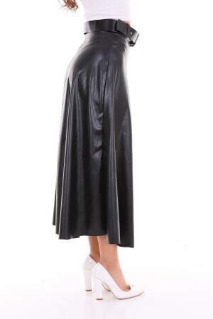 Langer Rock aus Kunstleder, ausgestelltes Modell mit Gürtel - Winmoda