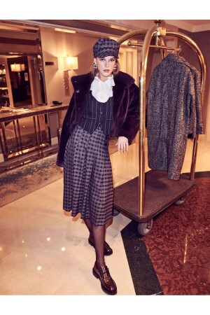 Melis Ağazat X – Kurzer Plüschmantel - Koton