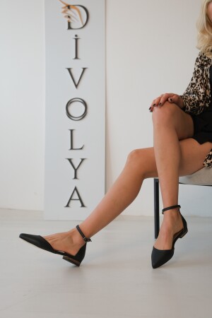 Misty Siyah Bilekten Bantlı Sivri Burun Günlük Babet DVL-Misty-03 - DİVOLYA