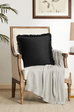 Schwarzer quadratischer Kissenbezug mit Rüschen im Landhausstil, weich strukturiert, Vintage-Stil, skandinavisch, böhmisch, weihnachtlich - Bc Home