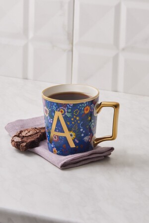 Tasse „Blume A“ mit Buchstaben, 350 ml - Karaca
