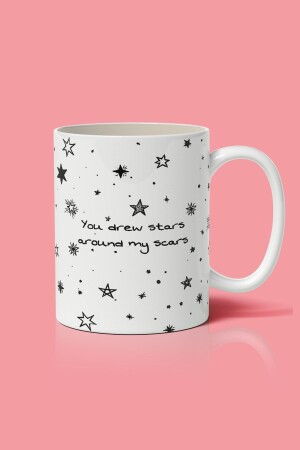 Tasse mit Aufdruck „You Drew Stars Around My Scars“. - Designedfy