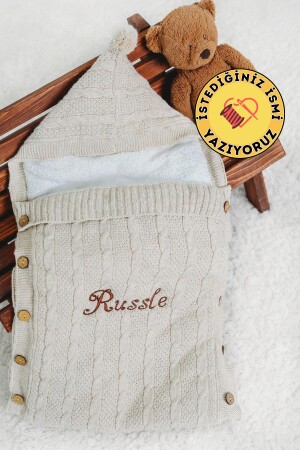 [Wir schreiben den Namen, den Sie möchten, mit Stickerei] Baby-Wickeltuch in Beige mit geflochtener Innenseite aus geflochtenem Plüsch für Neugeborene - Tinykiddesign